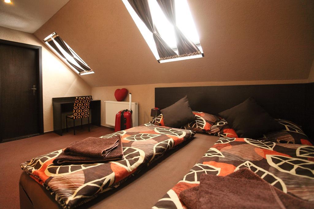 Penzion Skorpion Senec Oda fotoğraf